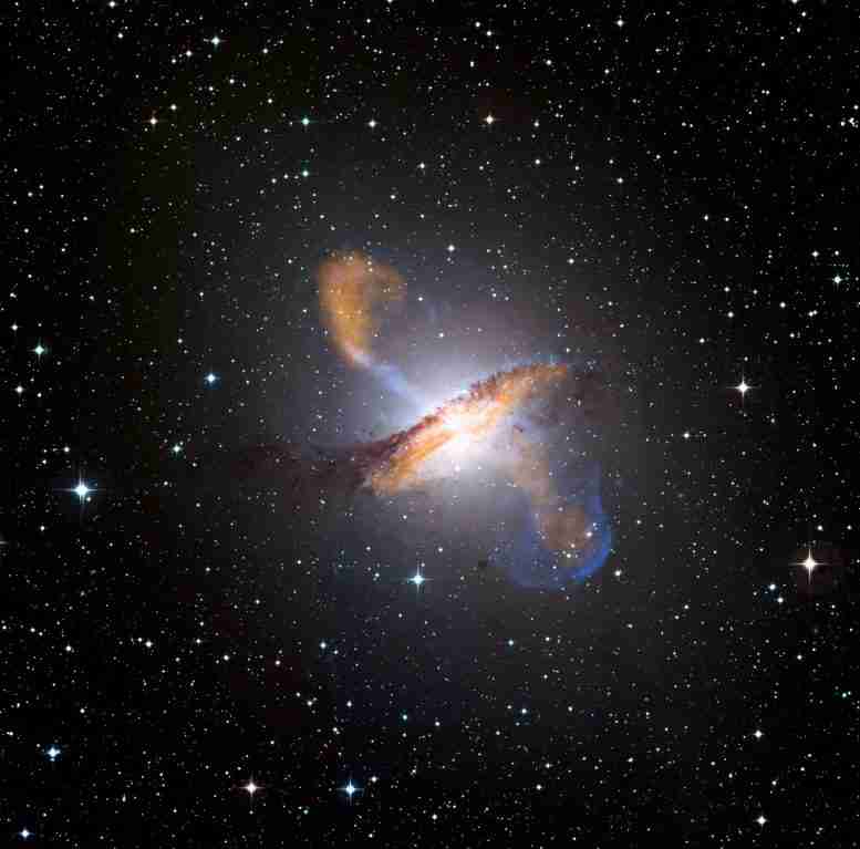 UC研究人员揭示了大规模星系中的黑洞调节星形形成