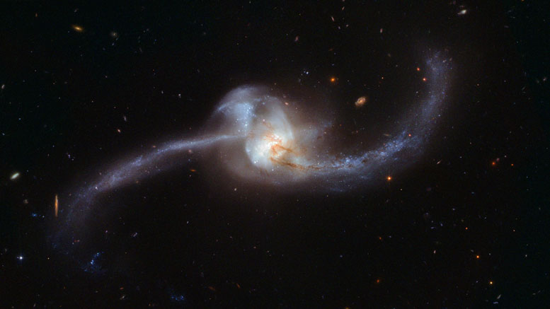 哈勃图像显示两个星系成为一个时会发生什么