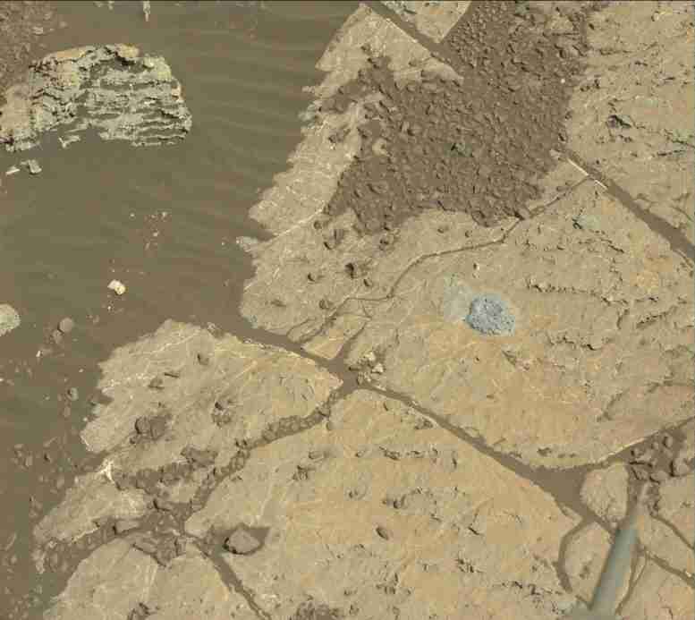火星好奇罗孚在新的钻井技术进行首次测试