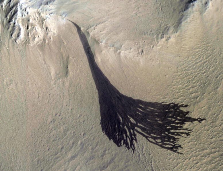 MRO提供火星斜坡上形成的条纹的独特视图