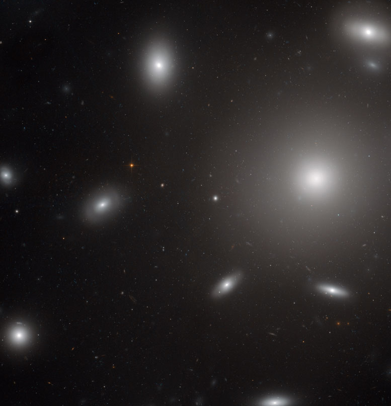 哈勃太空望远镜视图椭圆图Galaxy NGC 4874
