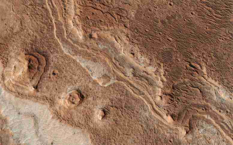Mars的新的Hirise形象显示Shalbatana Valles的侵蚀层