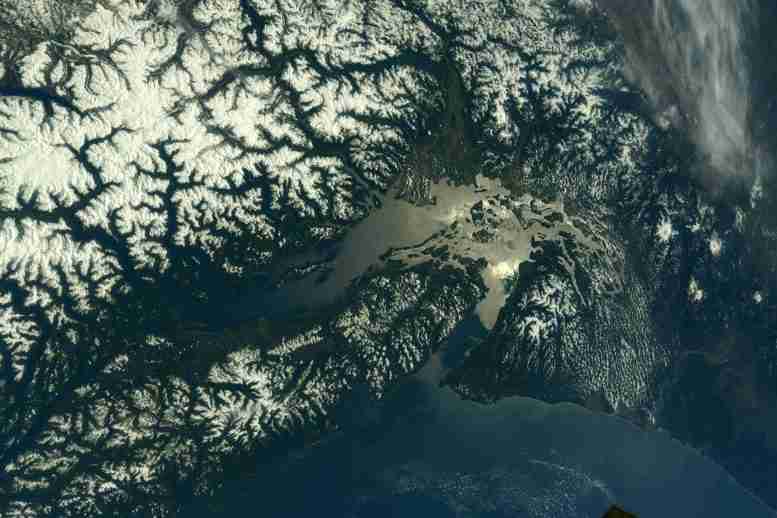 雷尼尔山国际空间站图片