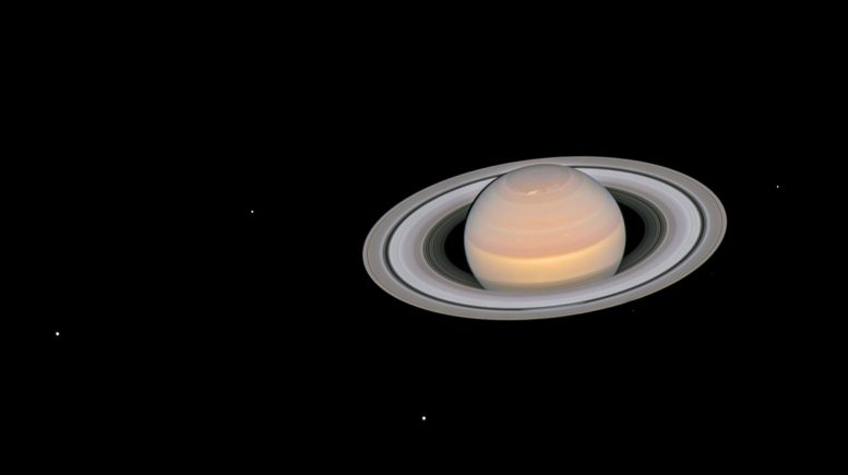 杰出的哈勃图像显示完全发光的土星及其戒指