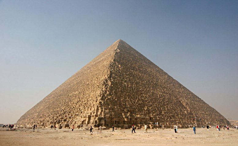 科学家揭示了吉萨的大金字塔可以聚焦电磁能量