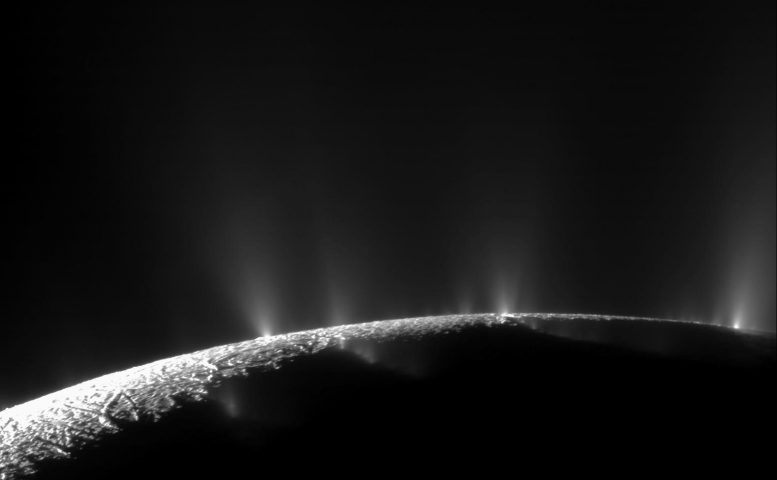 有机化合物从Enceladus的深处冒出来