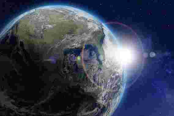 科学家观察地球表面温度与外出热之间的关系