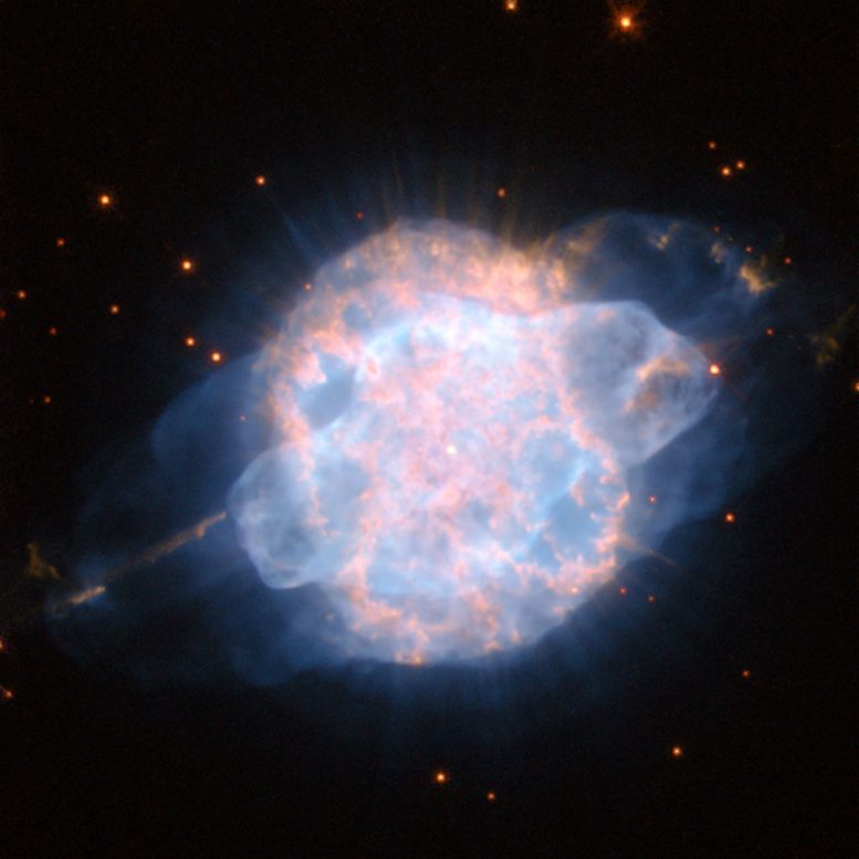 行星状星云NGC 3918的壮观哈勃图像