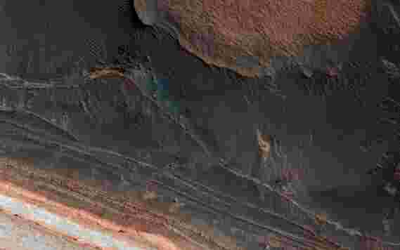 火星侦察轨道特揭示了冰块雪崩