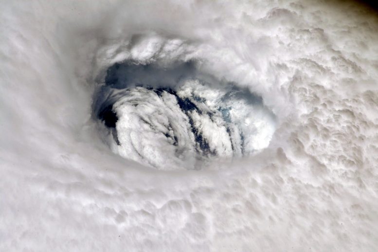 从国际空间站看到的飓风Dorian的眼睛