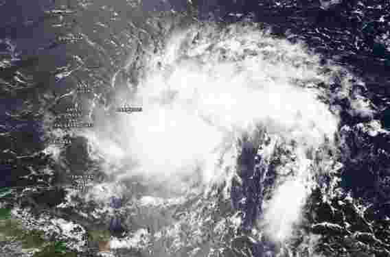 美国宇航局分析热带风暴多里安白天和黑夜