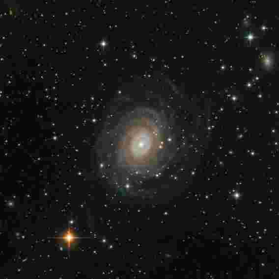 ESO的Speculoos Planet-Hunting机器观看NGC 6902