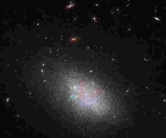 哈勃太空望远镜发现的星群
