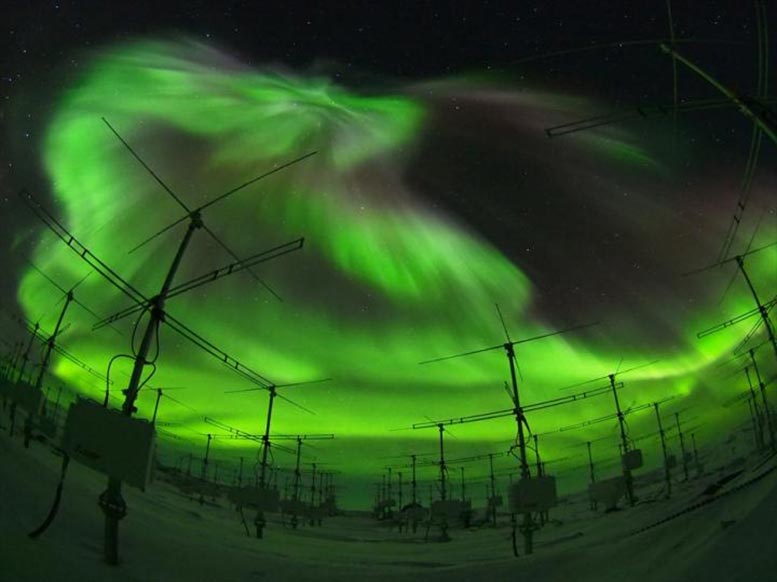 在夜空中的混乱：南极最大的大气雷达的地球电离层的第一尺度