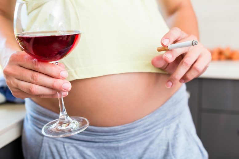 SIDS风险大大增加了产前吸烟和饮酒