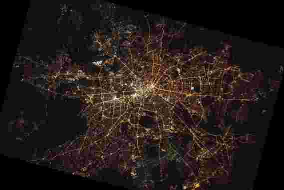 迷你GPS系统展示蝙蝠如何应对柏林的明亮夜空