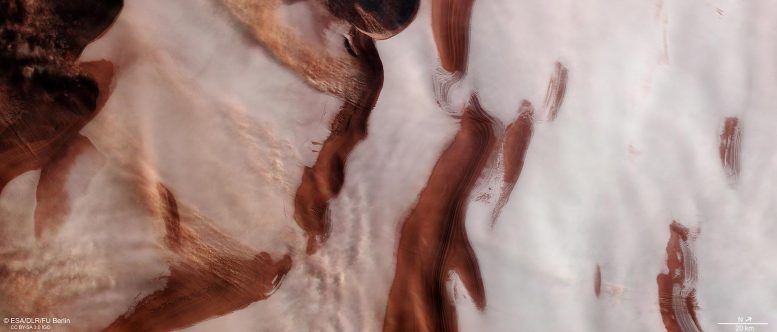 火星快车（Mars Express）在火星北极拍摄了美丽的涟漪和暴风雪照片