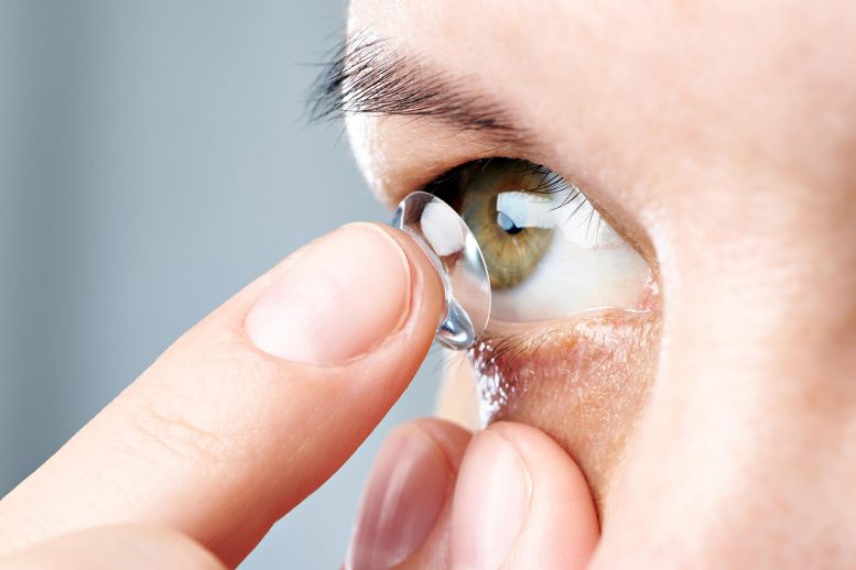 自保湿智能隐形眼镜–电渗流可保持眼睛湿润