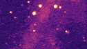 长期的反物质谜团可以通过附近的Pulsar的伽马射线'晕'来解决