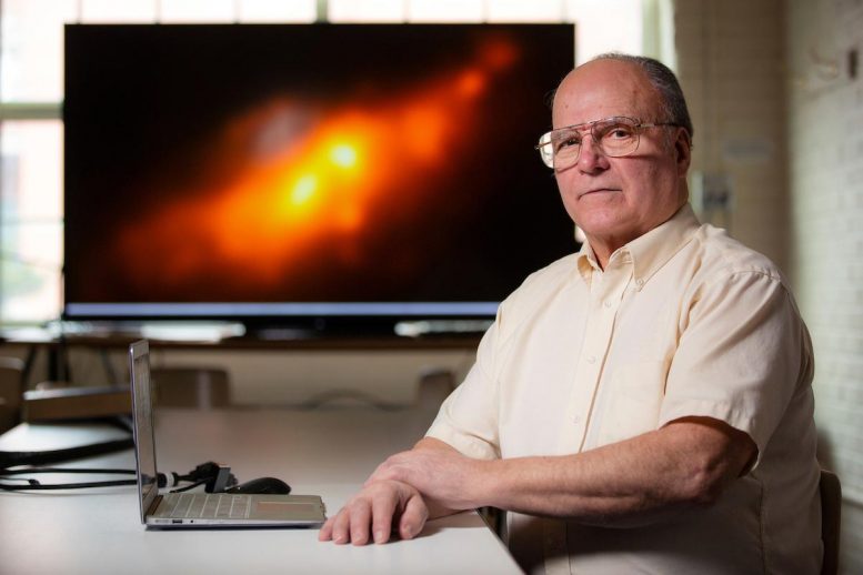 77岁的业余天文学家发现了罕见的银河双核