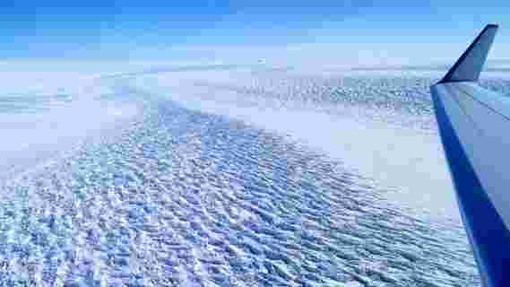 易受气候变化影响：自下而上融化的巨大南极冰川