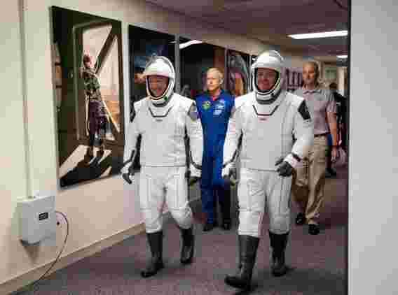 美国宇航局宇航员为SpaceX Demo-2发射日进行排练