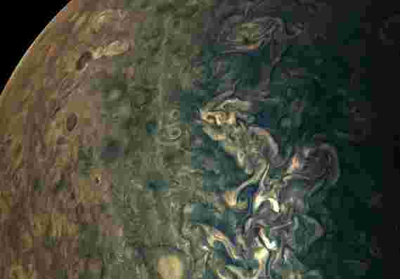 Juno Spacecraft在木星上捕捉了惊人的高空危险