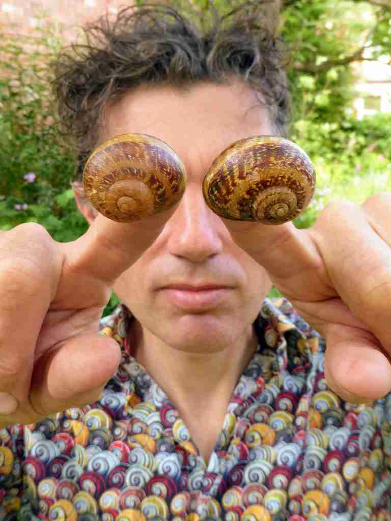 百万分之一的“ Shellebrity”花园蜗牛：全球战役发现两个左撇子成功