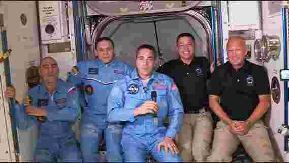 美国宇航局宇航员Robert Behnken和Douglas Hurley在Iss上加入探险63