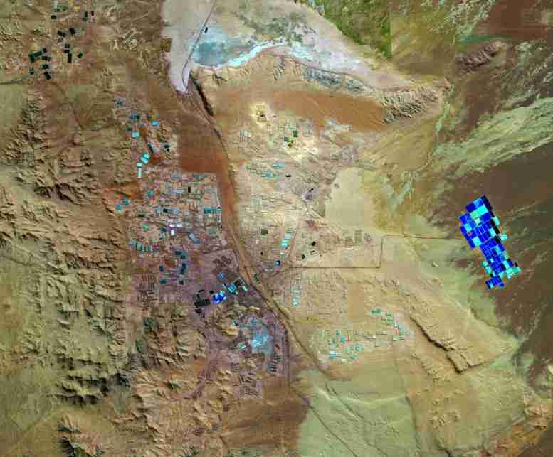 从太空看阿塔卡马沙漠中的大量矿藏
