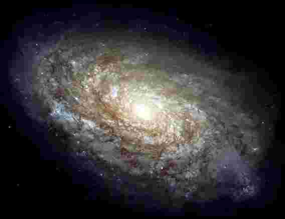 在大爆炸后，在大爆炸后，大型银河系的发现只有15亿多年来有天文学家质疑形成模型