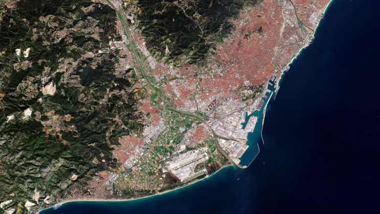 太空中的地球：西班牙巴塞罗那的非凡看[视频]