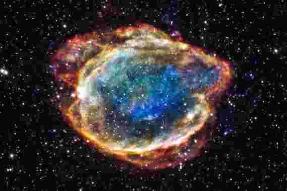 “Pre-Supernova”Neutrinos：星星爆炸和死前会发生什么？