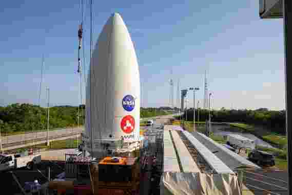 NASA的恒心火星探测器与卡纳维拉尔角的Atlas V Rocket相连