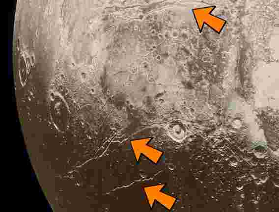 证据冥王星与液体海洋开始随着时间的推移慢慢冷冻