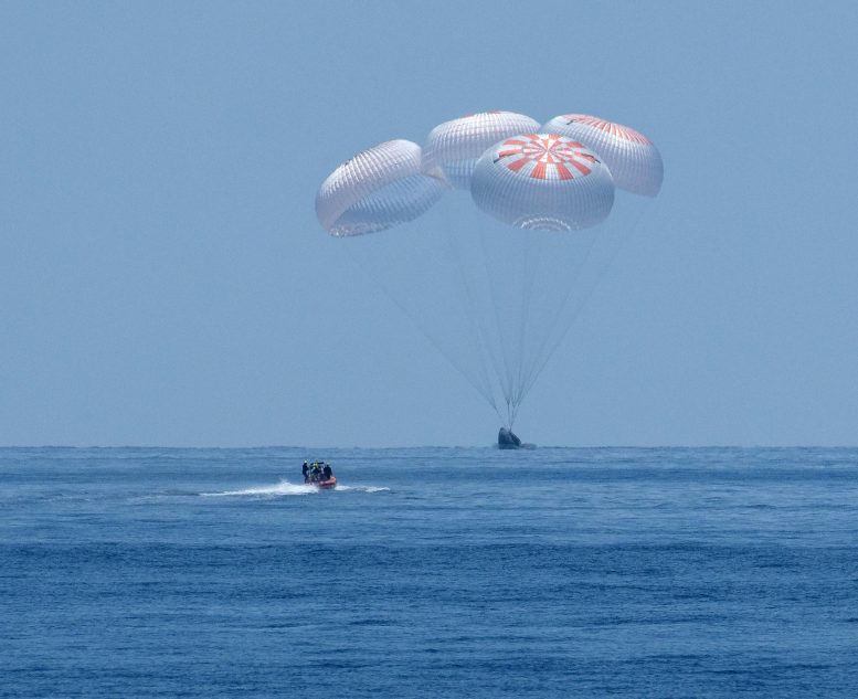 令人惊叹的图像画廊文档惊心而气的Spacex Splashdown  - 美国宇航员的第一个Splashdown在45年来