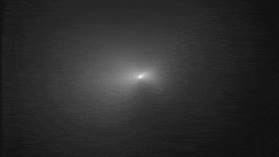 名人彗星NEOWISE特写被哈勃拍打