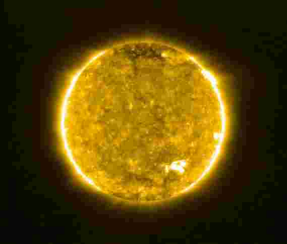 太阳轨道飞行器拍摄有史以来最接近的太阳照片–揭示新的“营火”现象
