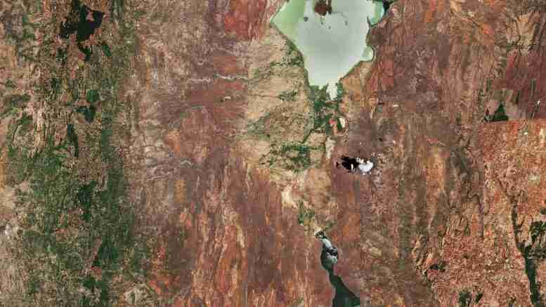 太空中的地球：肯尼亚大裂谷-主要构造和火山活动形成
