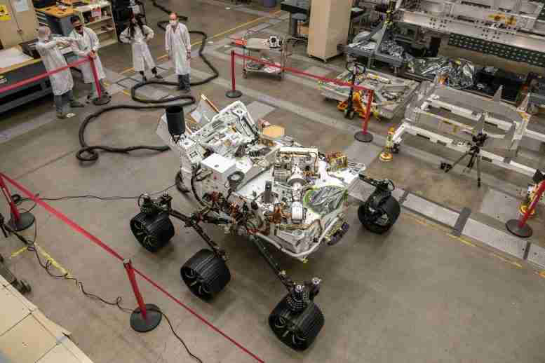 美国宇航局火星坚持不懈地测试Rover的第一个驱动