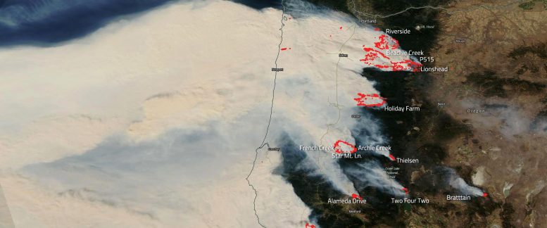 美国宇航局的水上卫星捕获的俄勒冈州的毁灭性野火