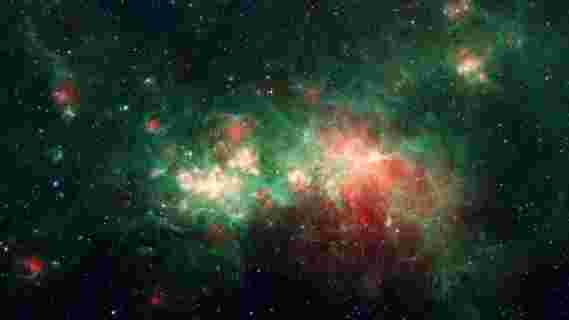 NASA的Spitzer监视了一个大规模的恒星工厂-跨越2英里
