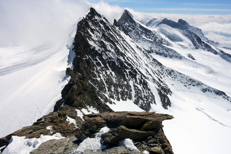 教科书和地球科学家可能是如何形成的阿尔卑斯山