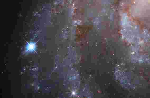 哈勃观测到壮观的超新星时差–“没有任何烟花表演可以与之竞争”