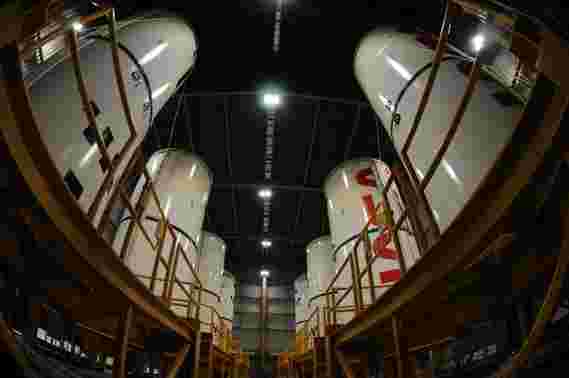 artemis我堆积：美国宇航局开始为月亮使命组装大规模的SLS火箭