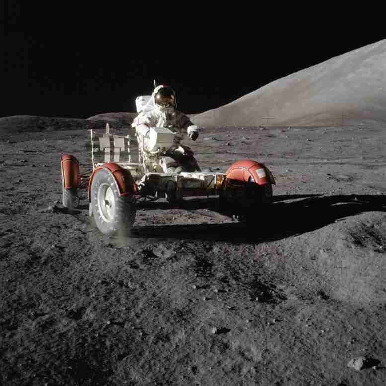 本周在美国宇航局的历史：Apollo 17落在月球表面上
