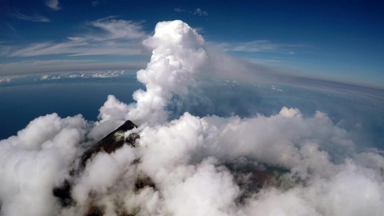 以上和超越：新的无人机技术可以提高预测火山爆发的能力