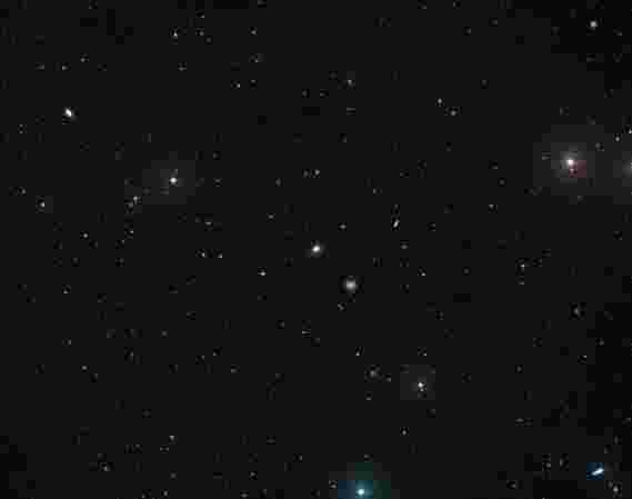 哈勃太空望远镜解释了奇球星系缺少的暗物质