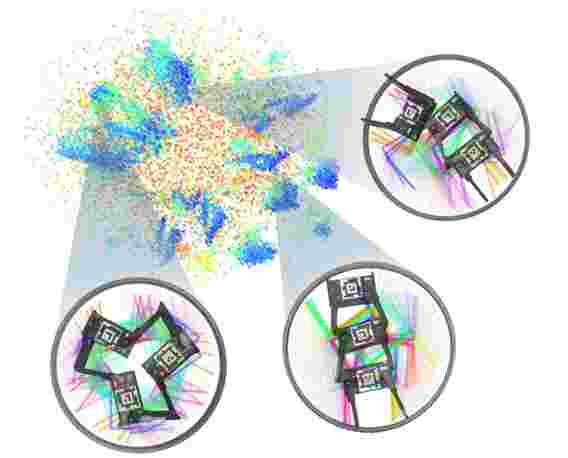 Smarticle Swarm：自发机器人跳舞在主动物质中突出了一种新的订单