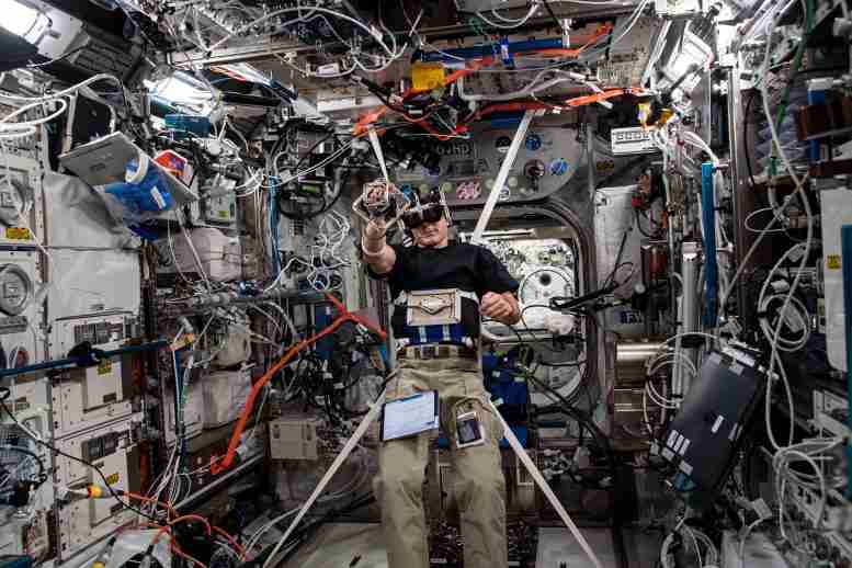 美国宇航局宇航员掌握了重力